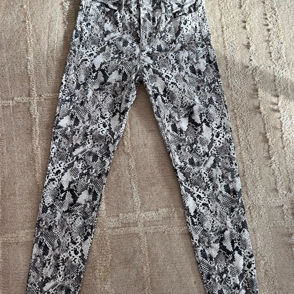 Brand: Sanctuary denim Size: 26 Style: Snake skin skinny jeans - Picture 2 of 5